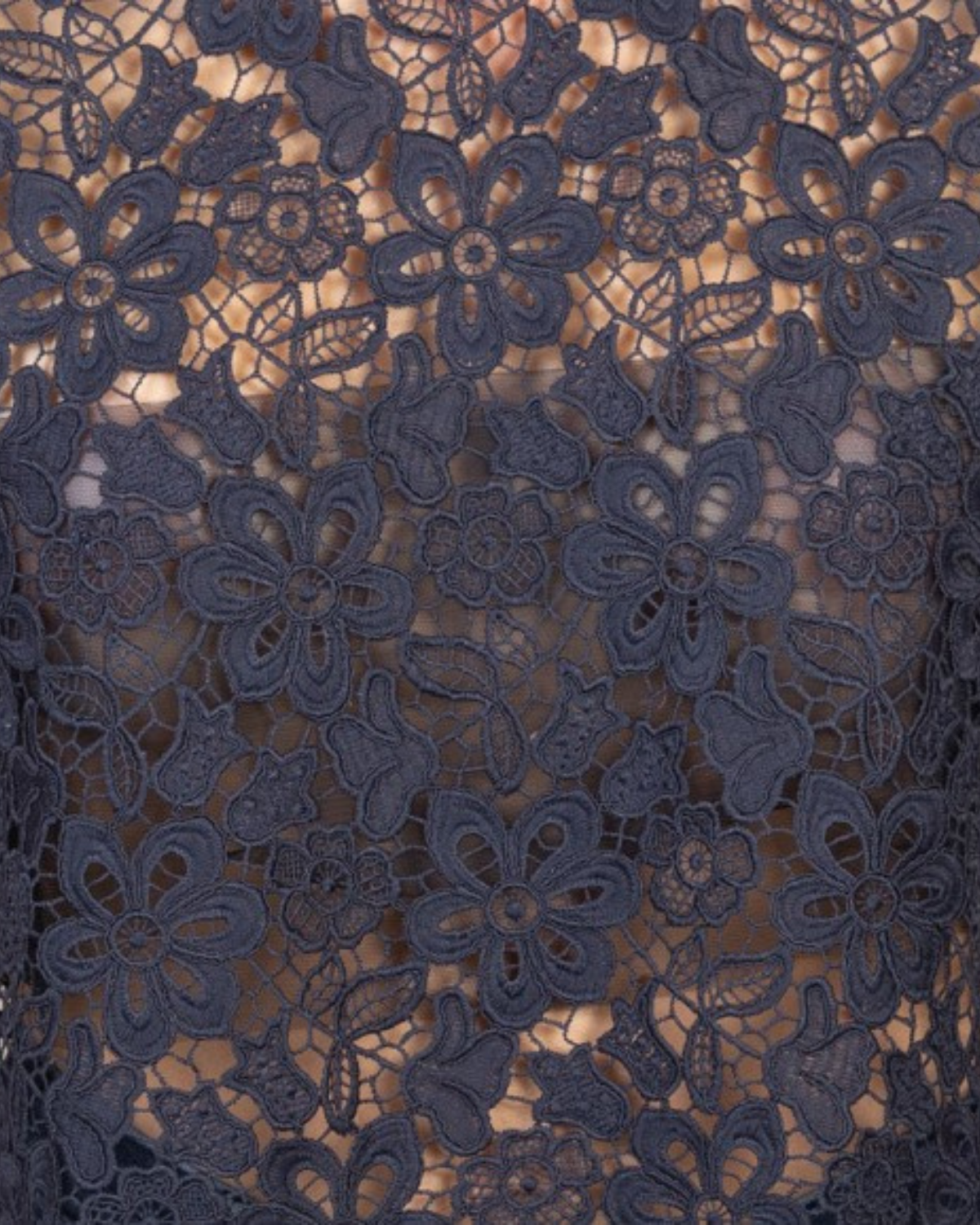 Guipure Shorty Softness