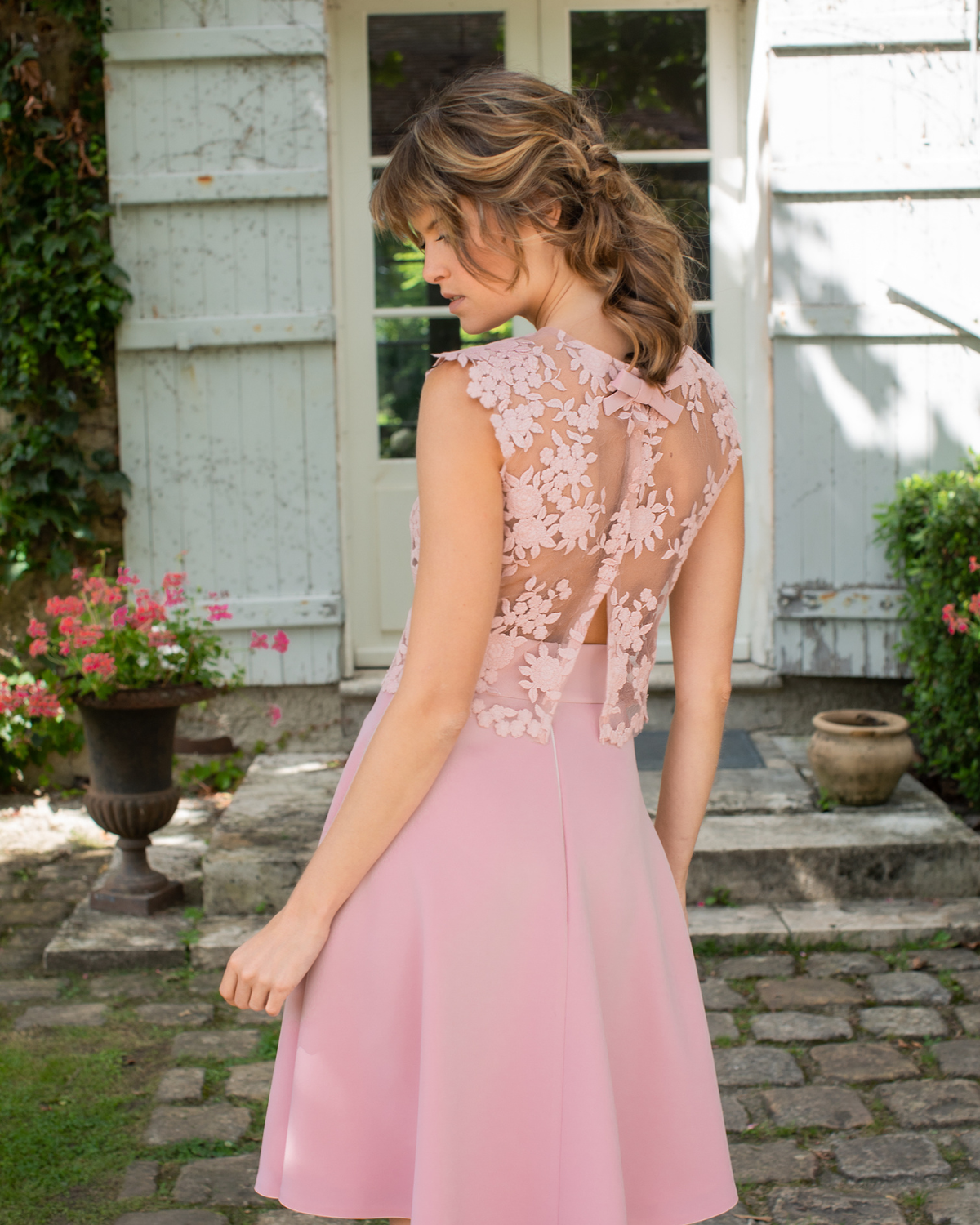 Dos de la jupe Fraisier saumon chic – robe de cocktail Atelier Emelia